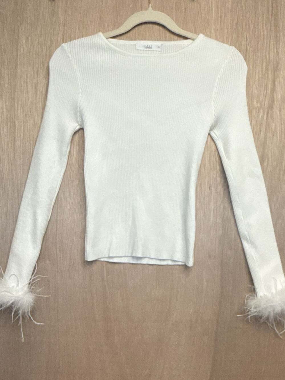 90’s Talulah Ribbed Feather Cuff Top Size S White